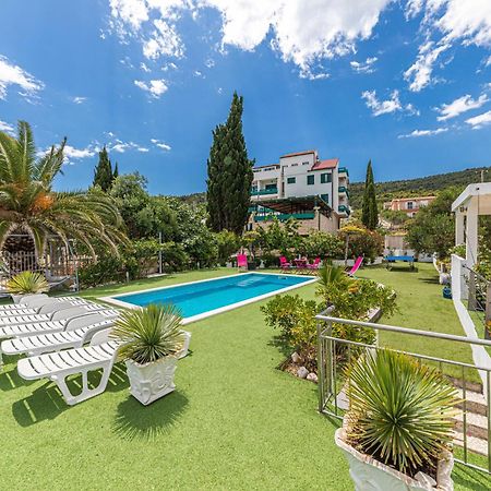 Villa Unique Sur La Plage Pour Des Vacances Inoubliables En Famille Ou Entre Amis Pour 10 Personnes Slatine Dış mekan fotoğraf