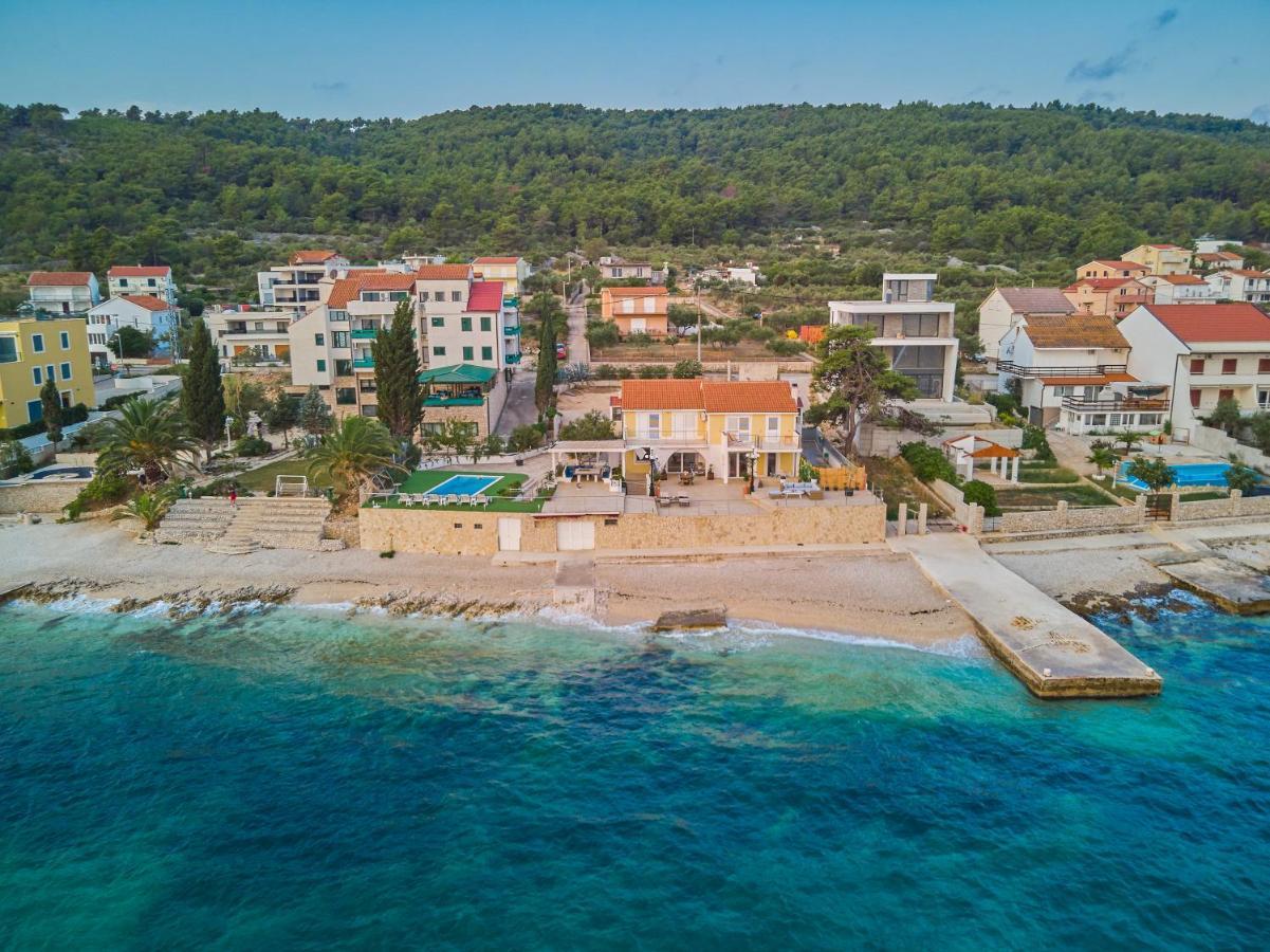 Villa Unique Sur La Plage Pour Des Vacances Inoubliables En Famille Ou Entre Amis Pour 10 Personnes Slatine Dış mekan fotoğraf