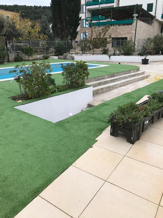 Villa Unique Sur La Plage Pour Des Vacances Inoubliables En Famille Ou Entre Amis Pour 10 Personnes Slatine Dış mekan fotoğraf