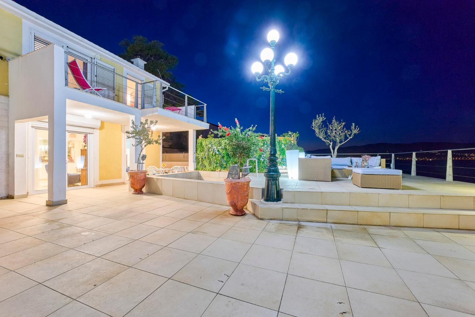Villa Unique Sur La Plage Pour Des Vacances Inoubliables En Famille Ou Entre Amis Pour 10 Personnes Slatine Dış mekan fotoğraf