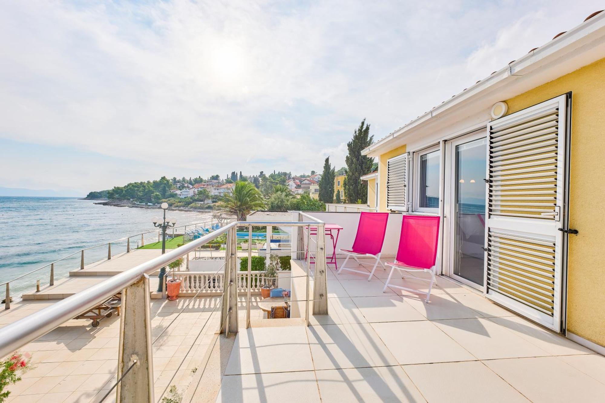 Villa Unique Sur La Plage Pour Des Vacances Inoubliables En Famille Ou Entre Amis Pour 10 Personnes Slatine Dış mekan fotoğraf