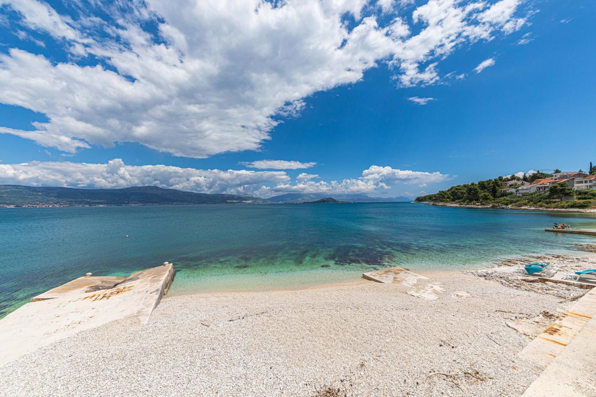 Villa Unique Sur La Plage Pour Des Vacances Inoubliables En Famille Ou Entre Amis Pour 10 Personnes Slatine Dış mekan fotoğraf