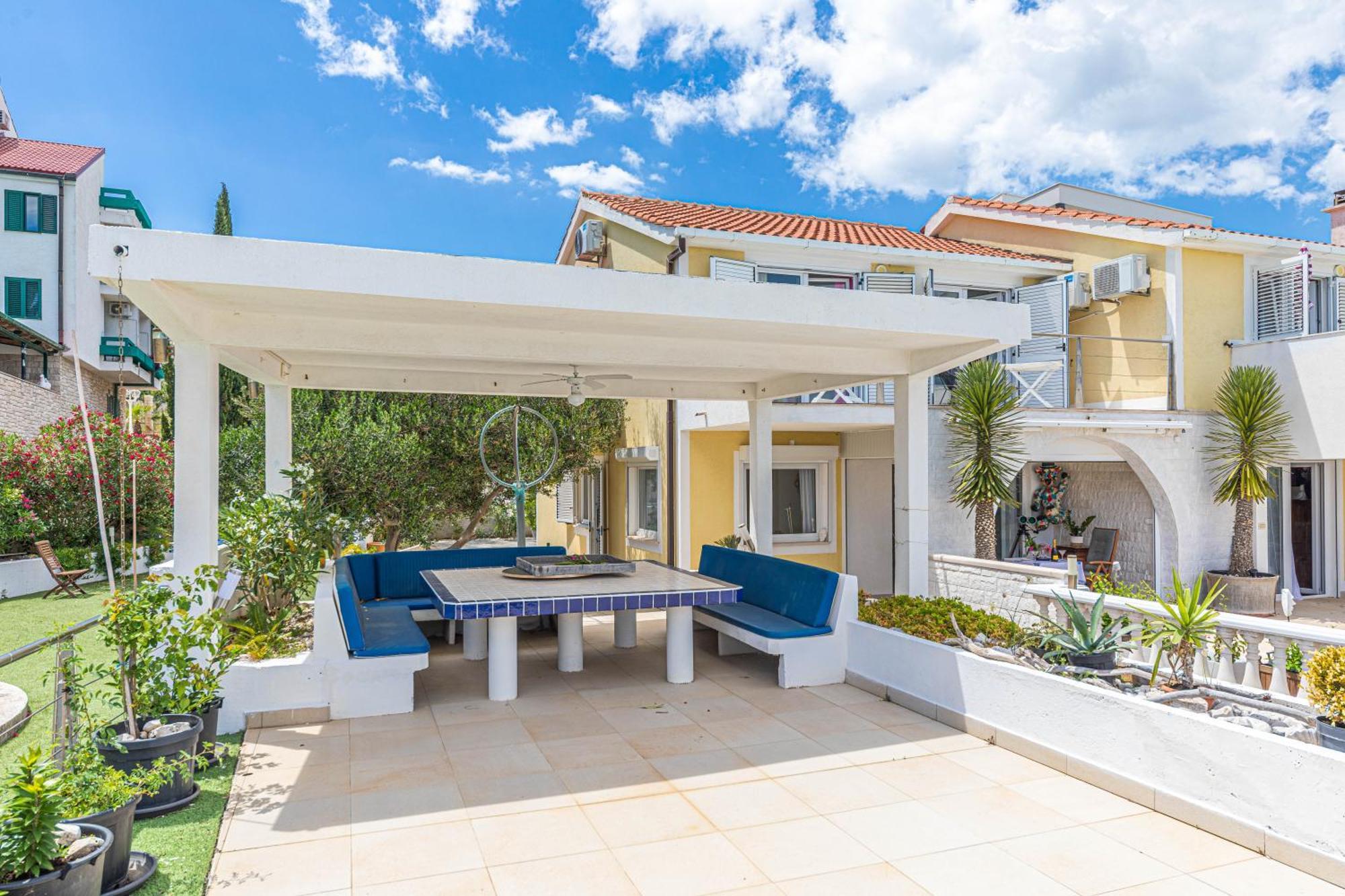 Villa Unique Sur La Plage Pour Des Vacances Inoubliables En Famille Ou Entre Amis Pour 10 Personnes Slatine Dış mekan fotoğraf